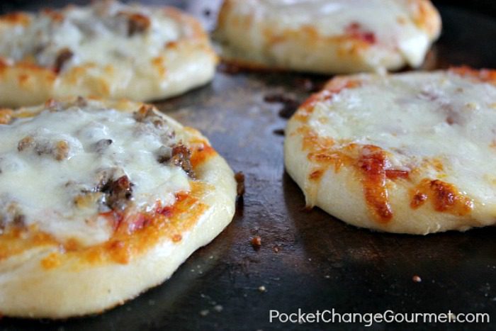 Pizza Sliders :: Recipe on PocketChangeGourmet.com