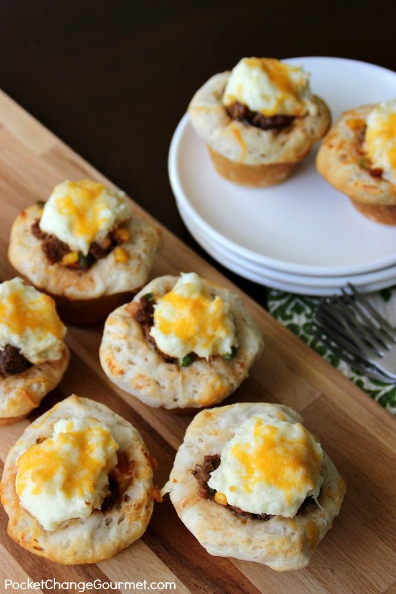 Use your muffin tin to make these delicious Mini Shepherd's Pies! Perfect for St. Patrick's Day Dinner! Pin to your Recipe Board!