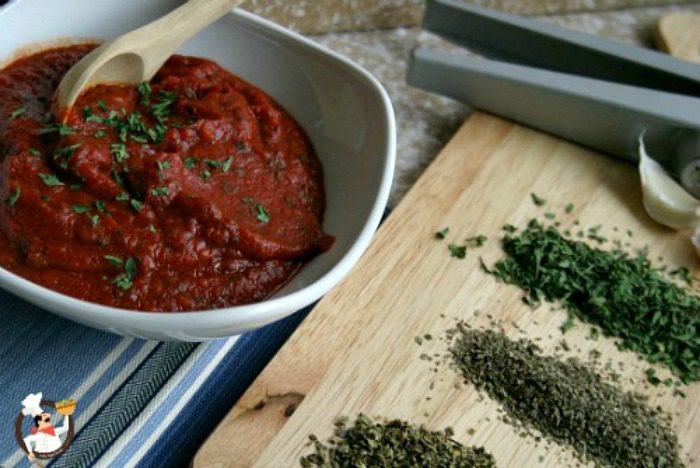 Quick and easy homemade pizza sauce