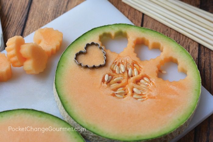 How to cut cantelope with cookie cutter