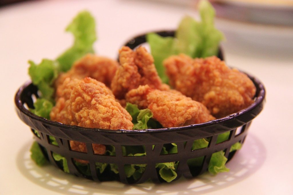 A basket of chicken that was cooked in a Kalorik air fryer