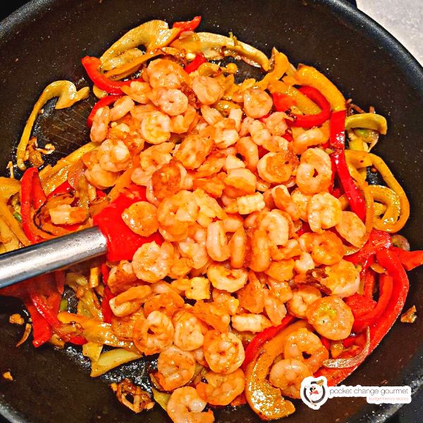 stirring of shrimp fajita in a pan